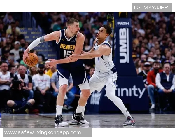 弗拉格激情四溢瞬间爆发隔扣琼斯并向约基奇挥拳庆祝全场沸腾